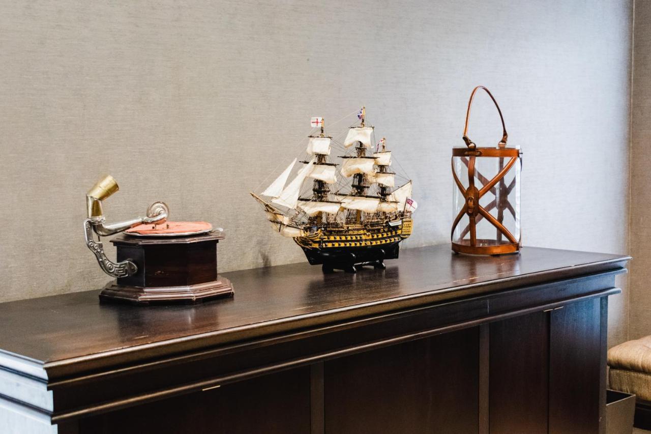 Tredenham Boutique Hotel Bloemfontein Luaran gambar A model of the USS Constitution