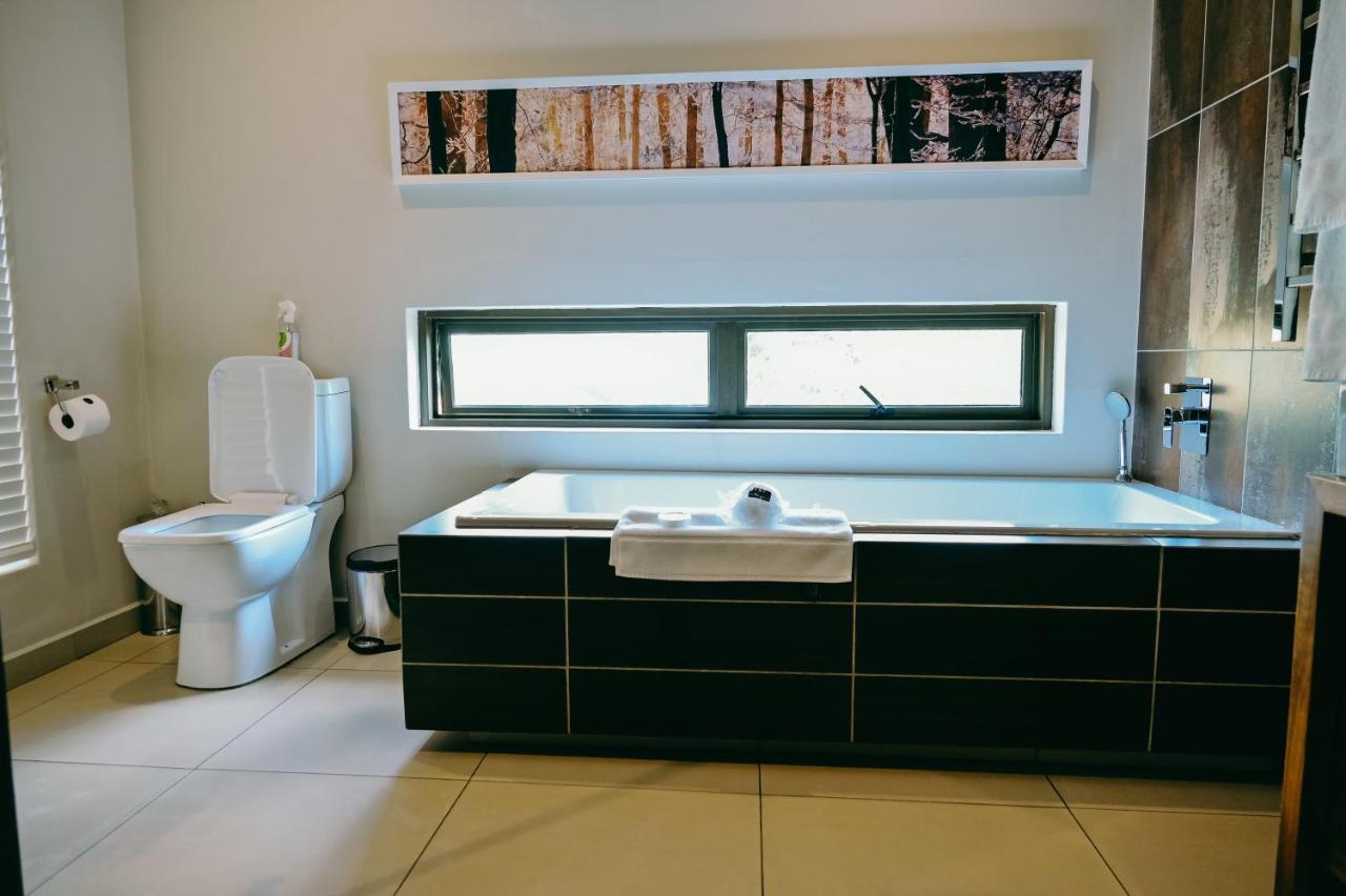 Tredenham Boutique Hotel Bloemfontein Luaran gambar Bathroom