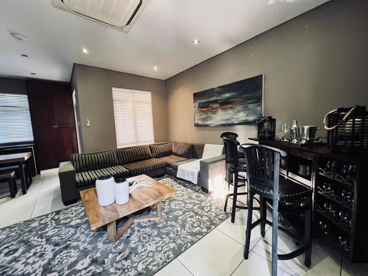 Tredenham Boutique Hotel Bloemfontein Luaran gambar A living room in a private house