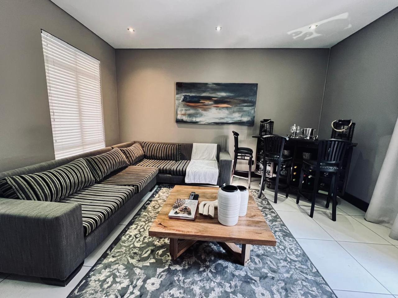 Tredenham Boutique Hotel Bloemfontein Luaran gambar A living room in a house in South Africa