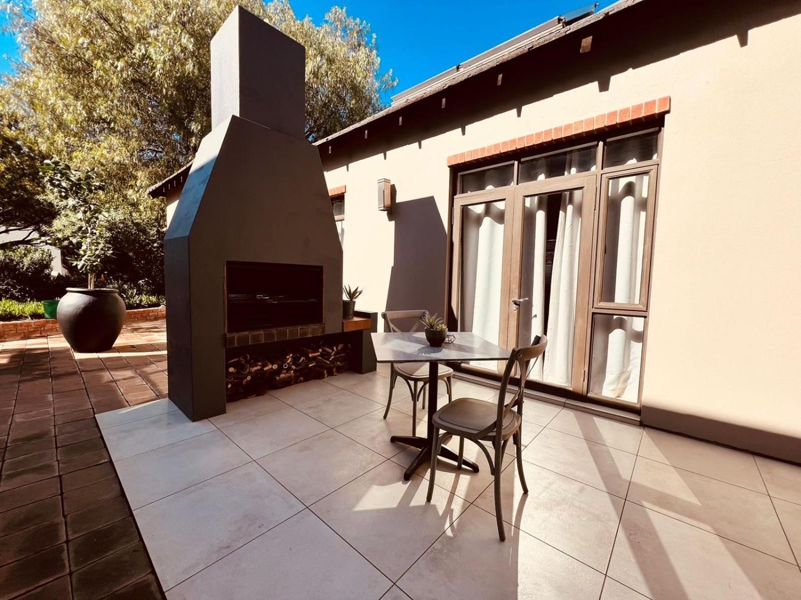 Tredenham Boutique Hotel Bloemfontein Luaran gambar A braai area